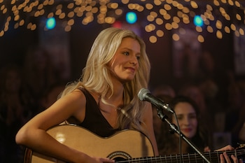 La trama de Heartland sitúa una investigación por desaparición en el costado menos visible de la industria musical. (Crédito: Tina Rowden/Netflix © 2026.)