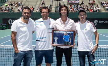 Tirante, en el reconocimiento que le realizó la Asociación Argentina de Tenis (Twitter: @AATenis)