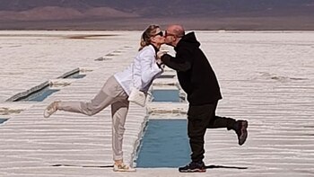 Veronika es contadora y él