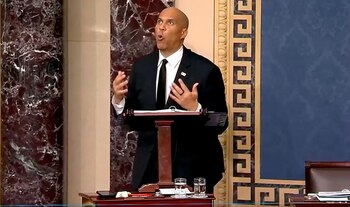 Booker criticó duramente durante horas