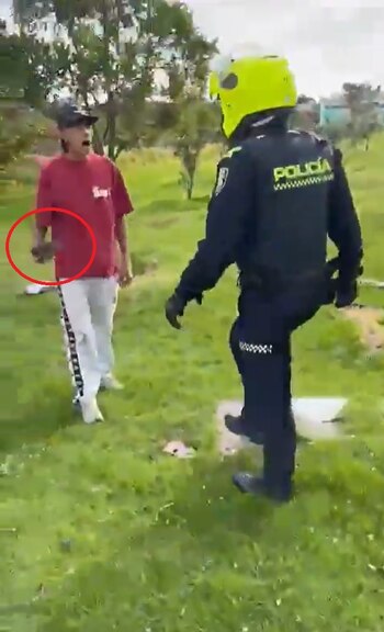 El sujeto tenía una piedra