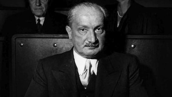 Martin Heidegger, filósofo: “Tu destino no se puede cambiar, pero sí se puede desafiar; cada hombre nace como muchos hombres y muere como uno solo”