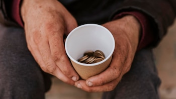 Estaba pidiendo limosna en la calle y alguien decidió apostar por él y darle un trabajo: “Le habíamos cogido mucho cariño”