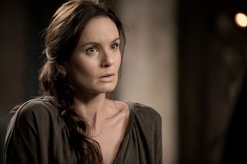 Sarah Wayne Callies consolidó su carrera en series y dirección televisiva tras su salida de "The Walking Dead" en la tercera temporada (Photo by: Isabella Vosmikova/USA Network)