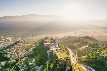 El castillo de Gjirokastër en una vista aérea (NTA)