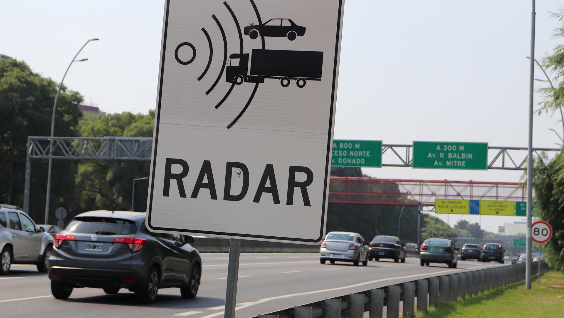 En la ciudad hay distintas velocidades máximas. En la Av General Paz, casi toda la traza tiene 80 km/h de límite