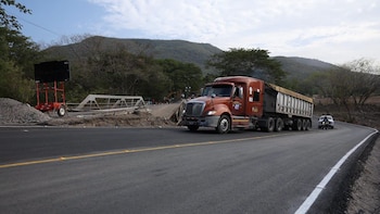 La ruta al Atlántico en Guatemala recupera el paso en el km 111 una semana después del colapso del puente Güijo y reabrió el paso hacia el Caribe