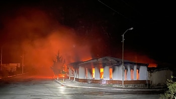 Edficios en llamas en Stepanakert,