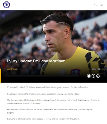 Página web del Chelsea F.C. con una fotografía del arquero Emiliano Martínez y un texto sobre su estado médico tras una lesión