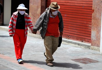 Ecuador se encuentra desde el mes pasado en un proceso de desescalada en las restricciones en su estrategia epidemiológica para encarar la pandemia de la COVID-19. EFE/José Jácome/Archivo