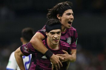 Soccer Football - World Cup - Concacaf Qualifiers - Mexico v El Salvador - Estadio Azteca, Mexico City, Mexico - March 30, 2022 Mexico's Raul Jimenez celebrates scoring their second goal with Erick Gutierrez REUTERS/Edgard Garrido