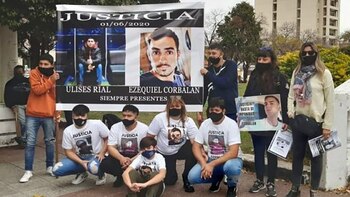 Familiares de las víctimas en