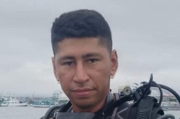 Geovanny Alexander Rivera Muñoz es el buzo de la Armada que está desaparecido.