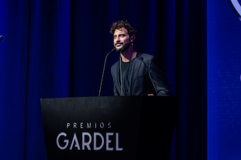 Diego Leuco condujo la ceremonia central desde el Teatro Coliseo de Buenos Aires, reforzando el atractivo mediático de los Premios Gardel 2026