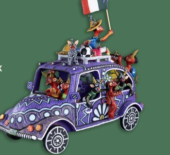 Otra pieza que simboliza el fanatismo con diablitos y alebrijes, tan representados en la cultura mexicana