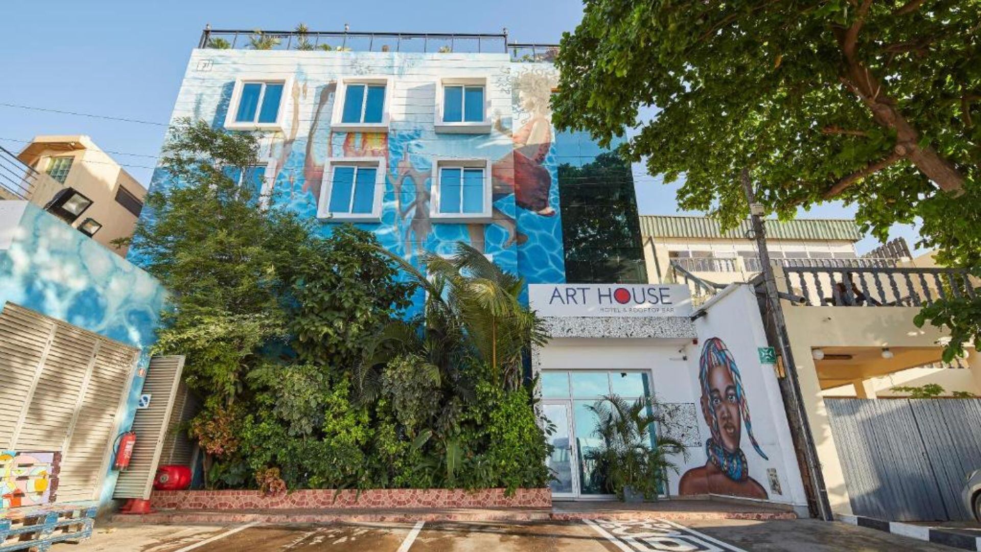 La preservación arquitectónica y la fotografía dialogan con el legado colonial angoleño (foto: Booking)