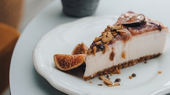 Receta de tarta de queso e higos, un postre facilísimo y sin horno para preparar este verano