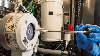 EE. UU. quiere construir autos más ligeros: este nuevo microscopio podría encontrar los materiales necesarios