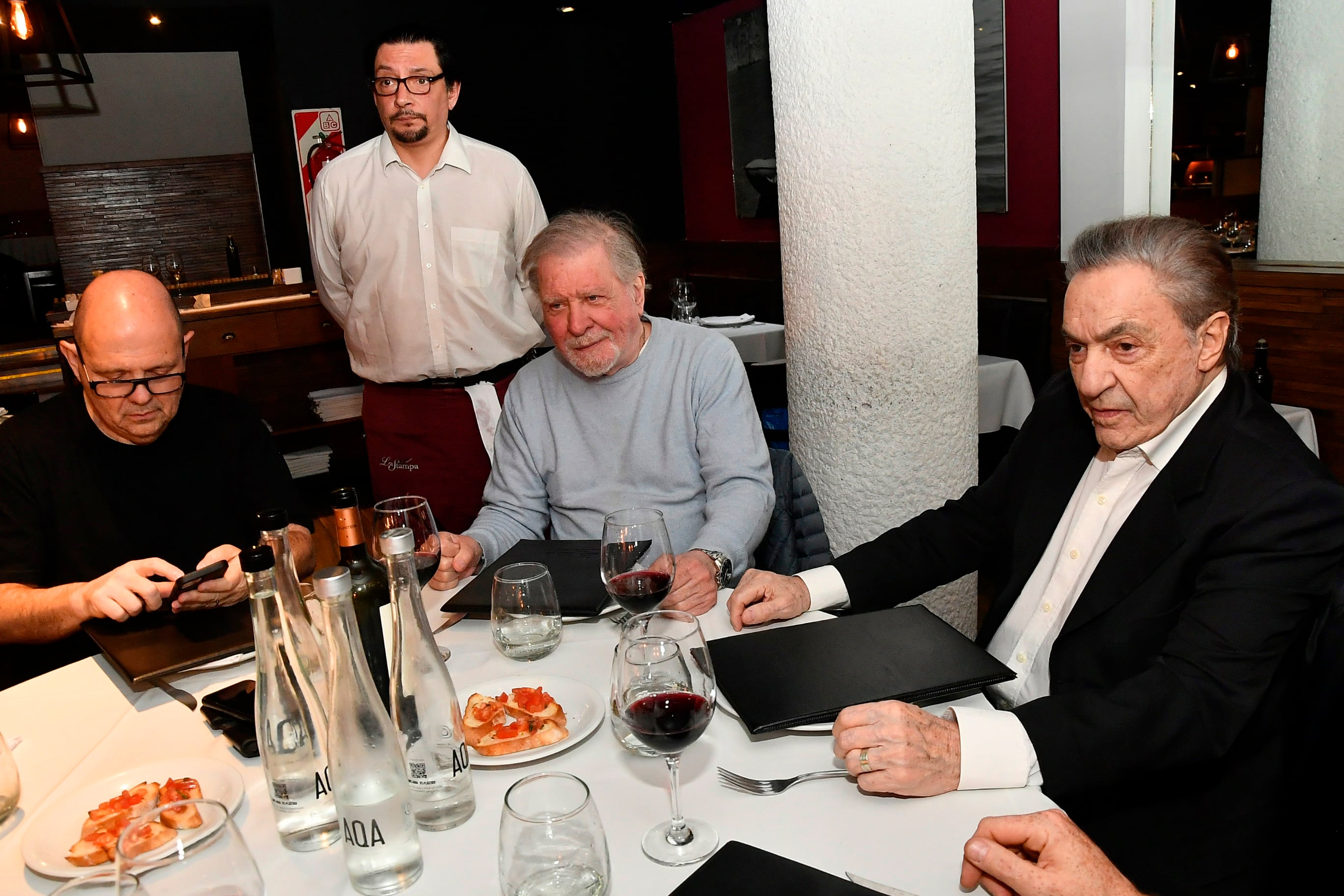 Antonio Grimau en una de las reuniones junto a colegas de su generación