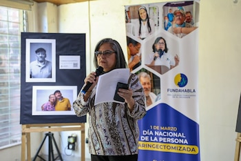 Fundahabla brinda rehabilitación y apoyo integral a pacientes laringectomizados, quienes suelen ser adultos mayores de bajos recursos y zonas rurales de El Salvador. (Foto cortesía FUNDAHABLA)