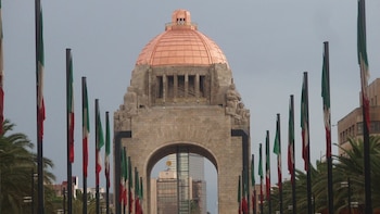 El arquitecto mexicano Carlos Obregón Santacilia retomó la cúpula inconclusa entre 1933 y 1938 para convertirla en un monumento público (Wikimedia Commons)