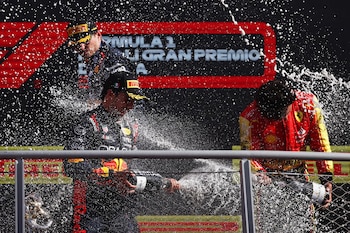 Checo Pérez supera a George