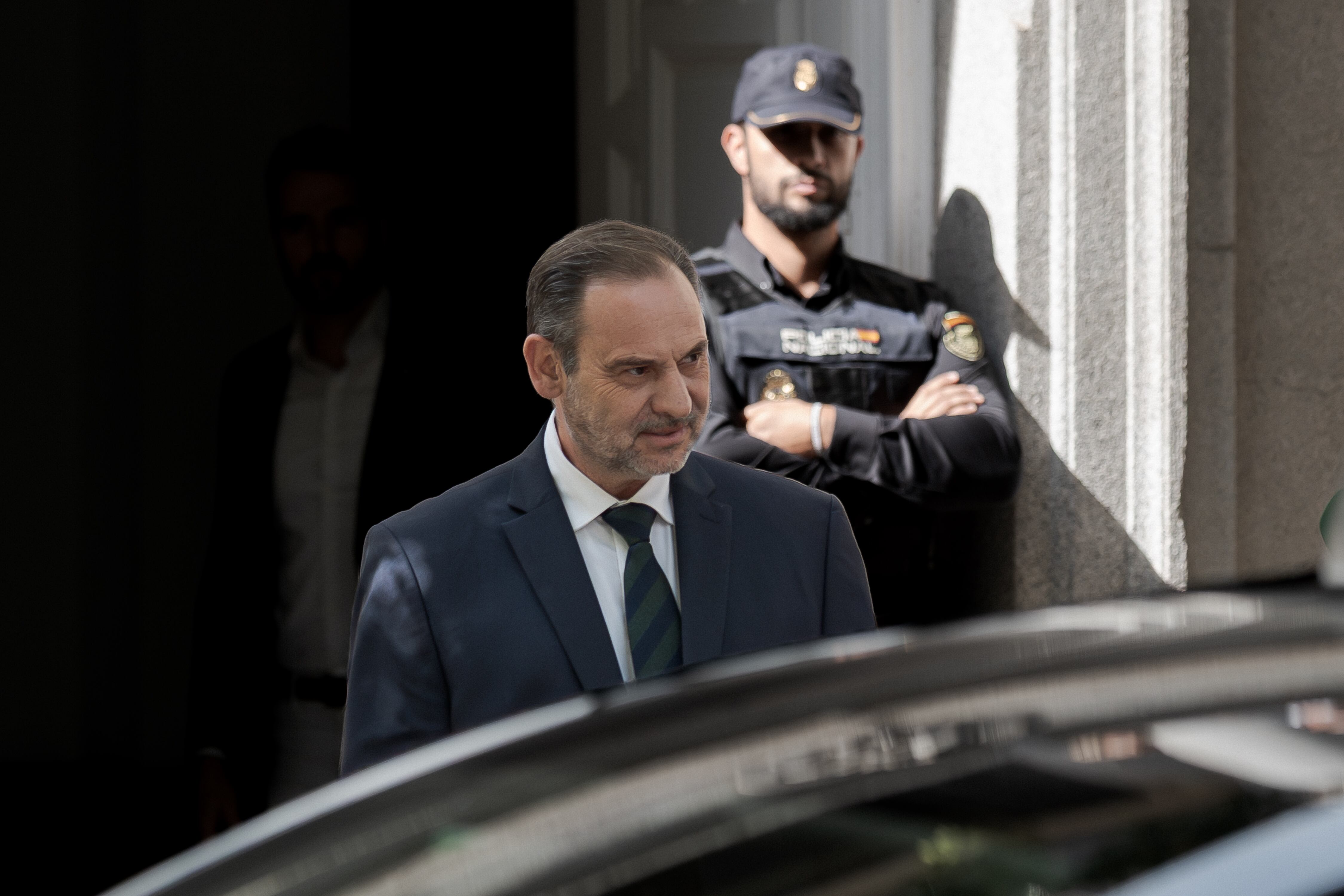 En directo: Ábalos y Koldo acuden al Tribunal Supremo | Leopoldo Puente estudia la posible entrada en prisión del exministro y el exasesor