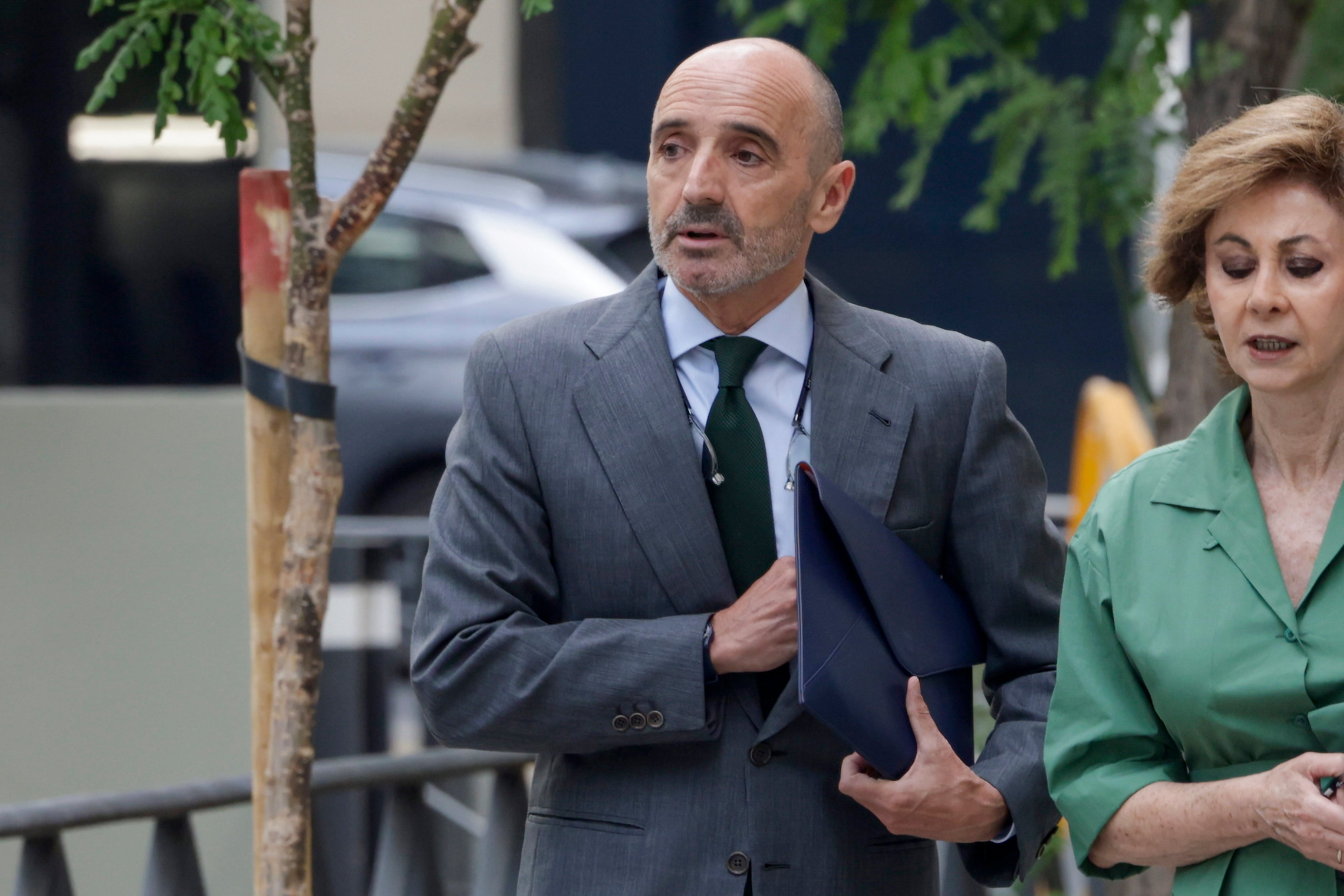 Del “Zapatero marcaba los pasos” al “no lo sé”: Julio Martínez sigue la ‘vía Aldama’ para señalar al expresidente, pero no concreta su papel en el rescate de Plus Ultra