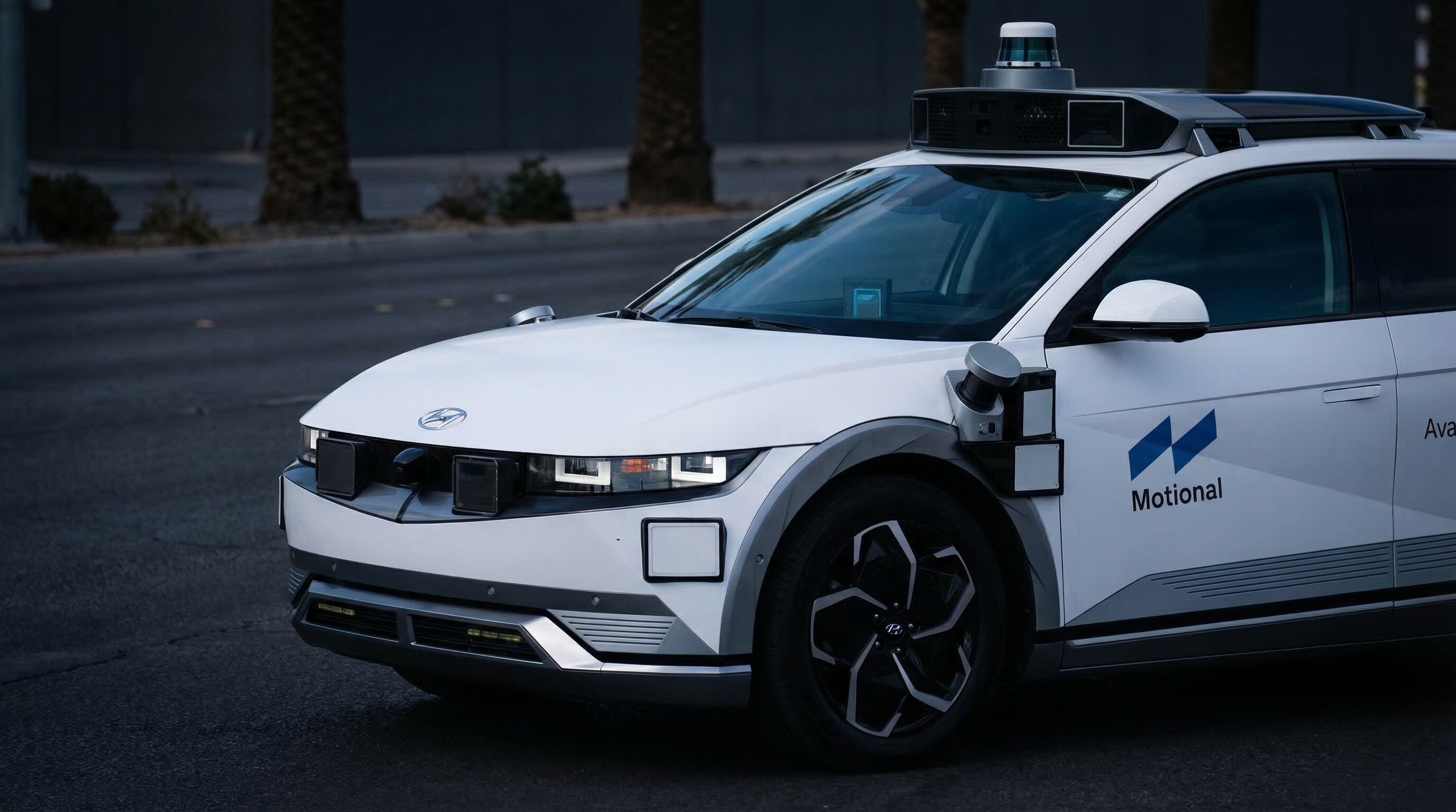 Los autos autónomos ganan seguridad al ser inmunes a interferencias y ataques de jamming con esta tecnología. (Imagen Ilustrativa Infobae)