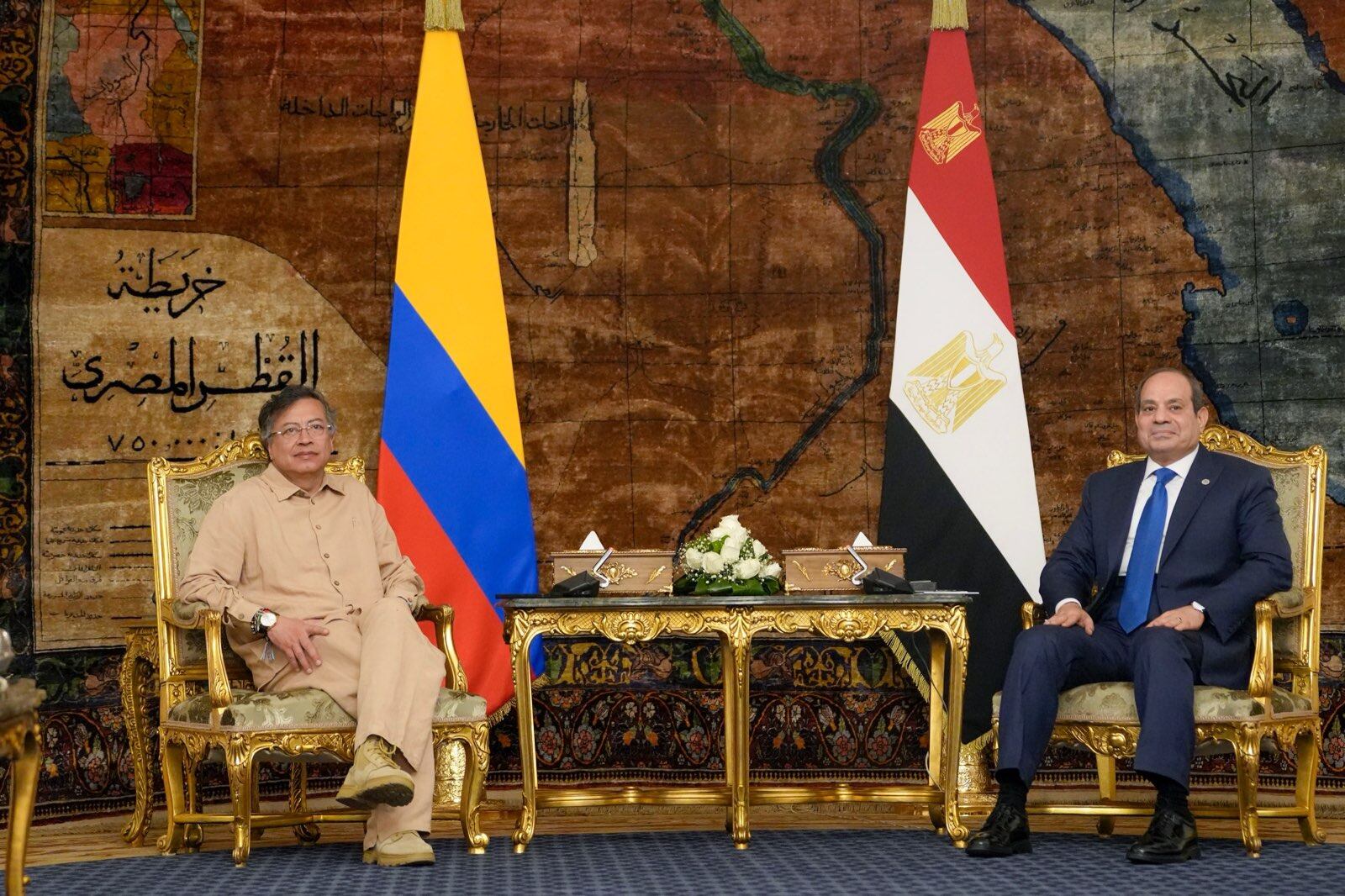 Petro en su visita a Egipto y el encuentro con el presidente de ese país - crédito @petrogustavo/X
