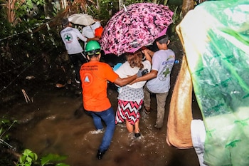 ARCHIVO: Protección Civil mantiene un aviso nacional ante el riesgo de lluvias continuas, ráfagas de viento y crecidas repentinas de ríos./ (Protección Civil de El Salvador)