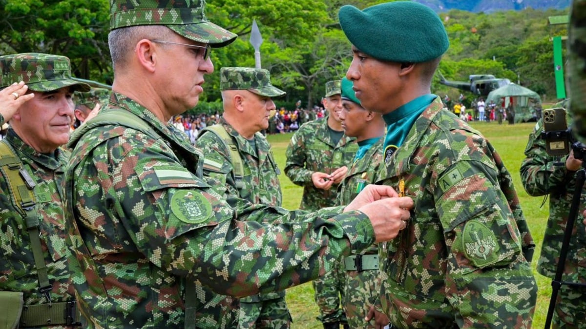 Resoluciones recientes del Ministerio de Defensa incluyeron la salida de mandos clave en diferentes regiones del país. - crédito Ejército Nacional