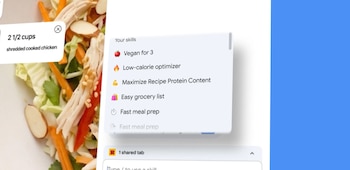 Primer plano de una pantalla que muestra una ensalada de pollo con almendras y una interfaz de usuario de Google Gemini con opciones de habilidades culinarias