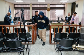 La acusación sostiene que Miguel Ángel Campos Hoffens fue interceptado mientras conducía su vehículo en la zona 13 de la capital guatemalteca y murió en el lugar.