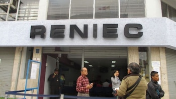 El Reniec abrió la primera convocatoria del Programa de Voluntariado de la Identificación 2026 para estudiantes técnicos y universitarios de 18 a 25 años interesados en apoyar la atención y orientación ciudadana en sus servicios - Créditos: Andina.