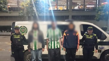 Hinchas de Nacional fueron capturados en Transmilenio tras amenazar y robar a hincha de Millonarios