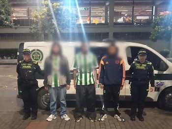 El sistema de seguridad instalado en el autobús detectó el incidente en tiempo real, permitiendo que la policía recibiera la alerta - crédito Policía Metropolitana de Bogotá