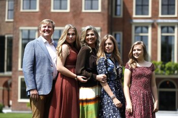 Los reyes de Holanda con sus tres hijas: Amalia (16) Alexia (15) y Ariane (13)
