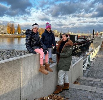 Wanda Nara junto a su