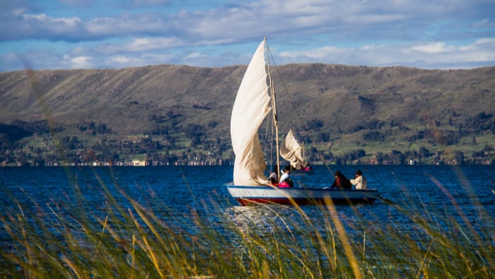 La nueva norma permite el ingreso temporal y simplificado de yates, lanchas y veleros particulares bajo un régimen aduanero especial, ampliando las opciones para turistas nacionales y extranjeros. Foto: Mincetur