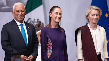 Claudia Sheinbaum firma Acuerdo Global Modernizado entre México y la Unión Europea. (Foto: Presidencia)