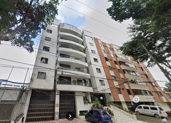 Este es el edificio Vanessa, antes del sismo. Quedó totalmente destruido tras el terremoto del 10 de agosto - crédito Google Maps