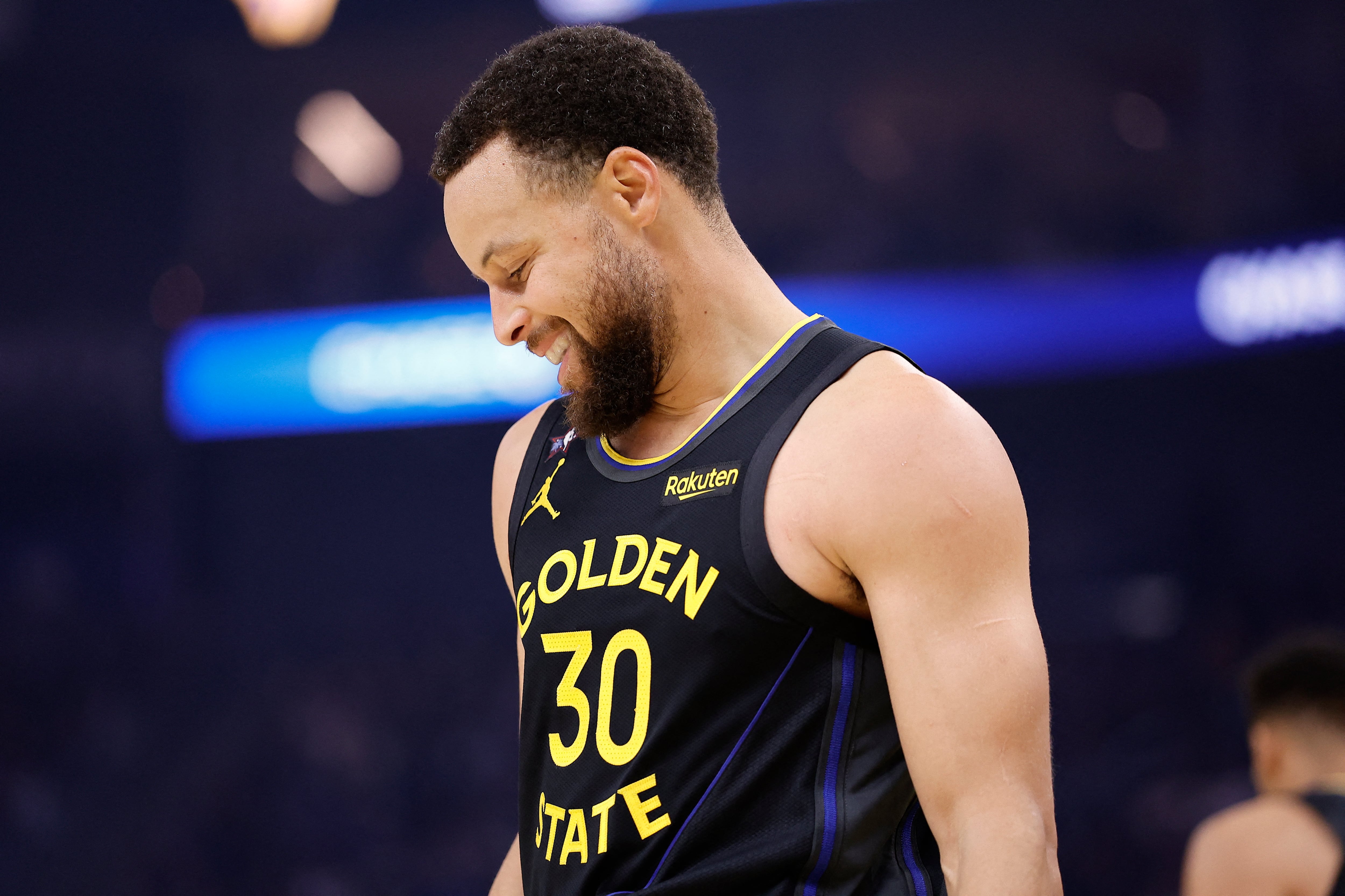 Las lesiones limitaron a Stephen Curry a 43 partidos en la última temporada y la extensión con Golden State Warriors aportaría seguridad contractual en el cierre de su carrera (Kelley L Cox-Imagn Images)