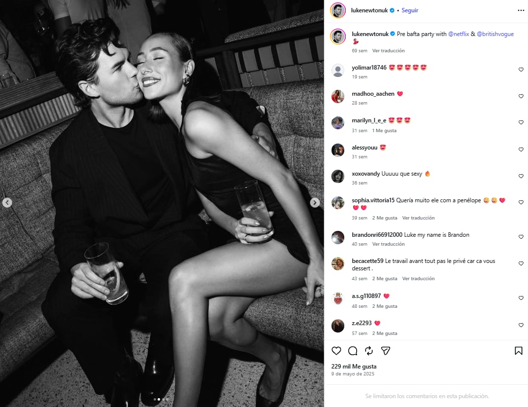 Luke Newton y Antonia Roumelioti mantienen una relación desde junio de 2024 y debutaron en una alfombra roja en 2025 (Instagram/@lukenewtonuk)