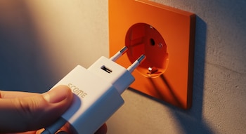 Los tomacorrientes naranjas pueden estar