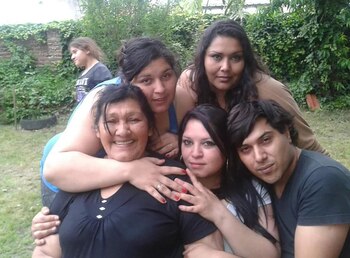 Dominga rodeada de alguno de