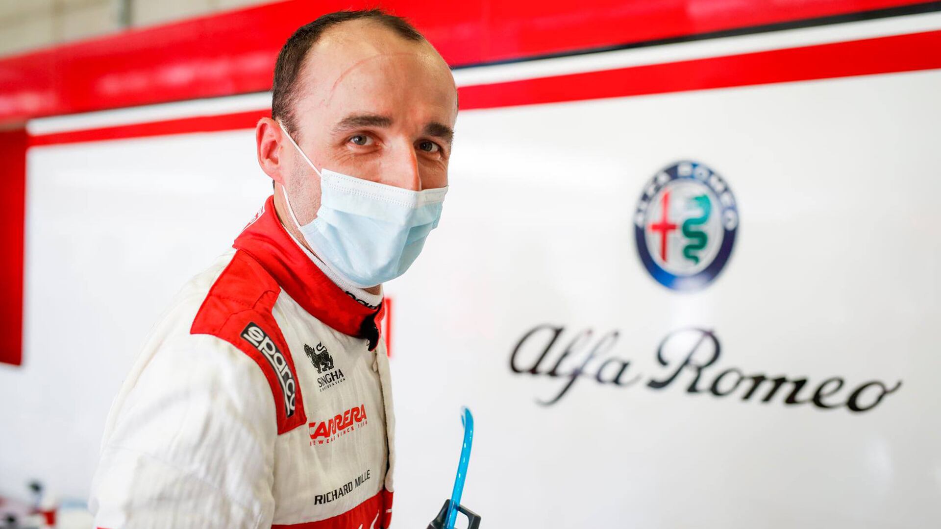 Kubica con el barbijo en plena pandemia de COVID-19. Corrió para Sauber-Alfa Romeo en 2019 y 2020 (Foto: Prensa Alfa Romeo)
