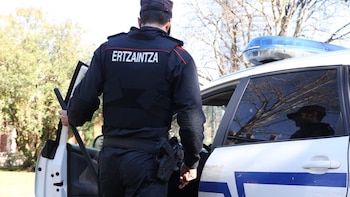 Detenido un hombre por la presunta implicación en la muerte violenta de su pareja ocurrida el miércoles en Basauri