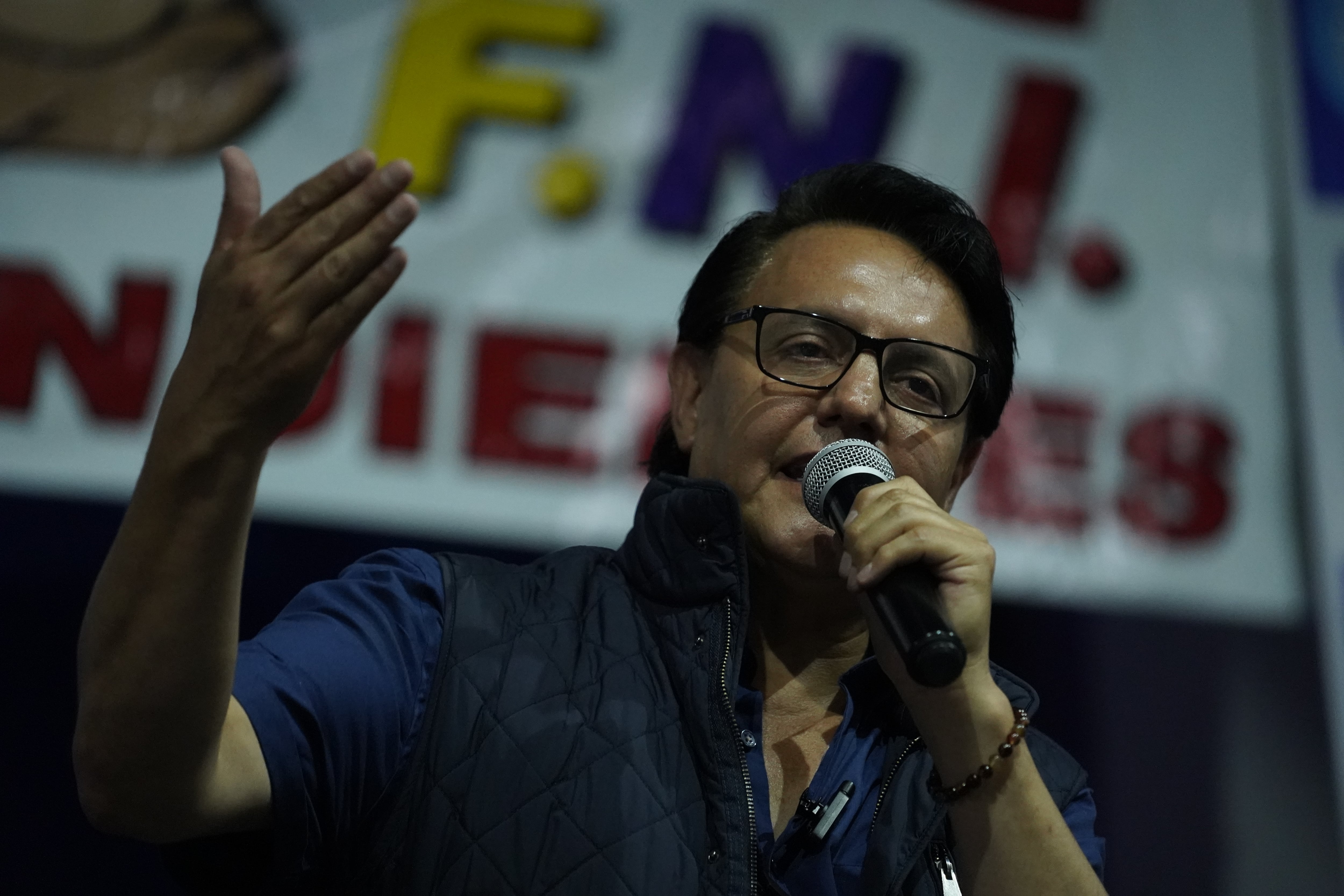 El candidato presidencial Fernando Villavicencio durante el mitin de campaña, minutos antes de ser asesinado en Quito, Ecuador, el 9 de agosto de 2023. EFE/STR
