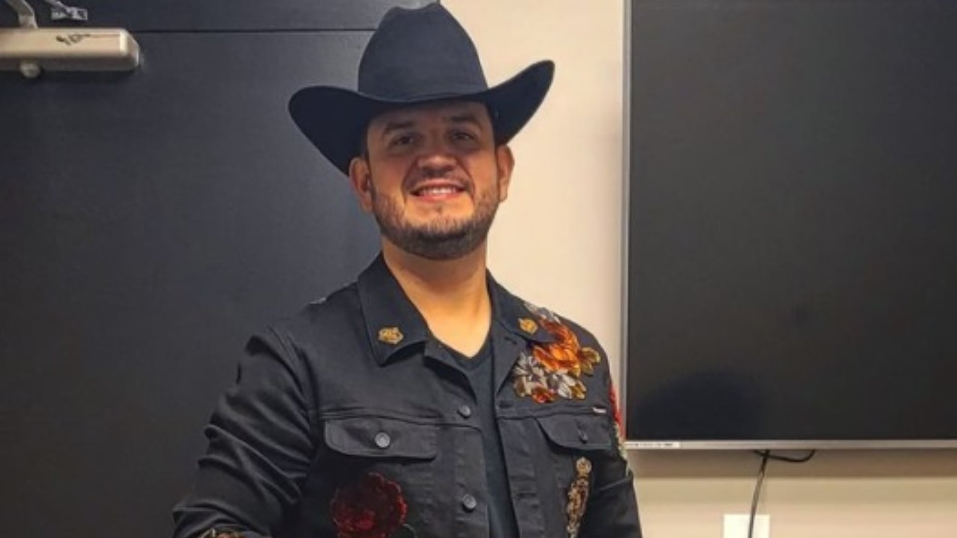 Antes de ser cantante, Eden Muñoz estuvo hackeando correos.(Foto: @edenmuñoz/Instagram)